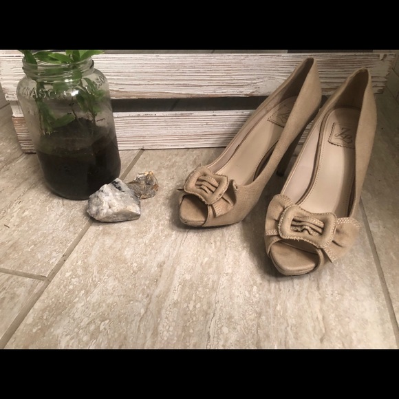 Zara Basic Collection Tan Heels W/ Bow Detailing - Picture 8 of 8
